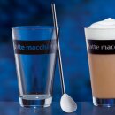 Latte-Macchiato-Glas mit Trinkhalmlöffel